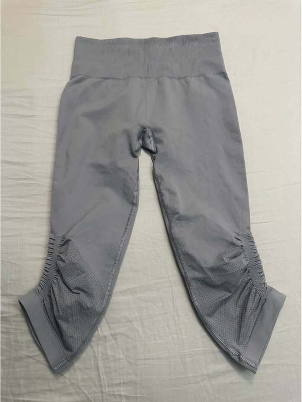 Lululemon Grey Ribbed Ruched Capri Leggings Used Like New Womens Size 6 $40